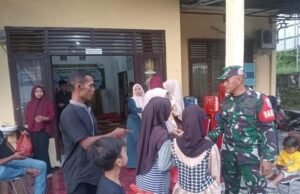 Babinsa Koramil 02/Sukakarya Laksanakan Komsos dan Monitoring Penyaluran Bantuan bagi Fakir Miskin dan Anak Yatim