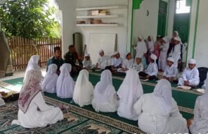 Babinsa 07 Koramil 01/Sukajaya Motivasi Anak-Anak di Gampong Keuneukai untuk Tetap Semangat Mengaji di Bulan Ramadhan