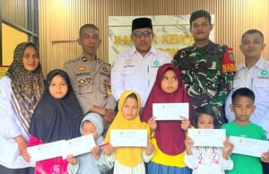 Babinsa Koramil 01 Sukajaya Dampingi Kegiatan Pemberian Santunan Anak Yatim dan Disabilitas di Gampong Anoi Itam