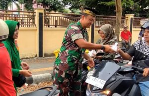 Solid, Kodim 0112/Sabang Bersama Polres Sabang Bagikan Takjil untuk Masyarakat, Wujud Semangat Kebersamaan