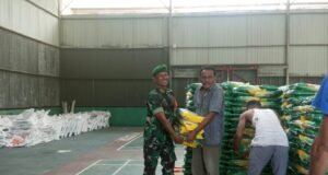 Babinsa Koramil 01/Sukajaya Pantau Ketersediaan Beras di Gudang Bulog Sabang Jelang Lebaran Idul Fitri