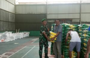 Babinsa Koramil 01/Sukajaya Pantau Ketersediaan Beras di Gudang Bulog Sabang Jelang Lebaran Idul Fitri