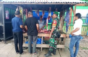 Babinsa Koramil 01/Sukajaya Pantau Pelaksanaan Tradisi Megang di Wilayah Binaan