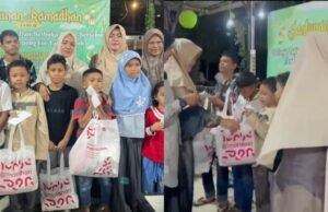 TP PKK Gampong Cot Lamkuweuh Santuni Anak Yatim dengan Baju Lebaran, “Diharapkan Jadi Program Tahunan”