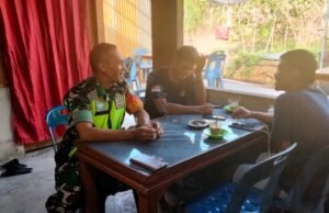 Babinsa Gampong Aneuk Laot Laksanakan Komunikasi Sosial Bersama Pemuda di Hari Kedua Lebaran