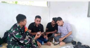 Babinsa Koramil 01/Sukajaya Laksanakan Komsos Bersama Pemuda di Gampong Anoi Itam
