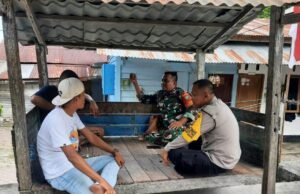 Babinsa dan Bhabinkamtibmas Gampong Kuta Timu Jalin Komunikasi Sosial Bersama Warga Pasca PSU