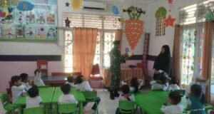 Babinsa Koramil 02 Sukakarya Berikan Wawasan Kebangsaan Kepada Murid Sekolah TK