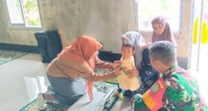 Babinsa Gampong Paya Seunara Monitor Kegiatan Posyandu Balita, Dukung Upaya Peningkatan Kesehatan Anak