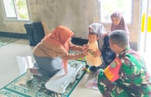 Babinsa Gampong Paya Seunara Monitor Kegiatan Posyandu Balita, Dukung Upaya Peningkatan Kesehatan Anak