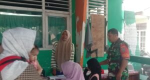 Babinsa Koramil 01 Sukajaya Aktif Dukung Kegiatan Posyandu Cendrawasih di Gampong Balohan