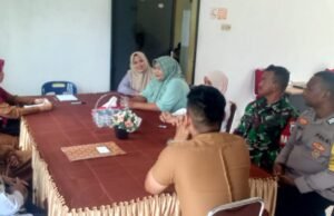 Babinsa 04 Gampong Krueng Raya Hadiri Rapat Gerakan Bersama Cegah Stunting di Kantor Keuchik
