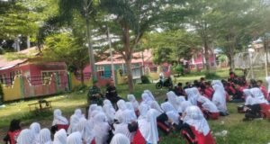Babinsa Koramil 02/Sukakarya Dampingi Kegiatan Olahraga Siswa SDN 1 Sabang, Bangun Semangat Hidup Sehat dan Cinta Tanah Air