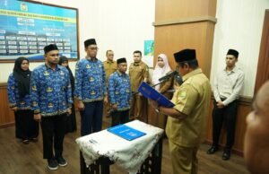 Plt Sekda Aceh Besar Lantik 6 Pejabat Fungsiona, “Pejabat harus Disiplin dan Amanah