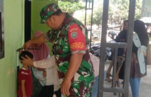 Babinsa Koramil 01 Sukajaya Ikut Bantu Kelancaran Kegiatan Posyandu Cempala di Gampong Balohan