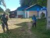 Babinsa 06 Gampong Kuta Timu Bantu Warga dalam Kegiatan Pembersihan Lingkungan