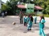 Babinsa Koramil 01/Sukajaya Dampingi Kegiatan Olahraga Siswa-siswi SD di Gampong Keuneukai