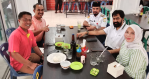 Tiba di Aceh, Mualem Nikmati Sop Daging Panas di Langsa