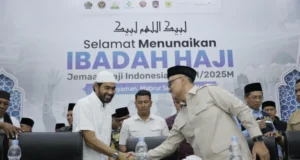 Lepas JCH Aceh Kloter I, Mualem: Hadapi Persoalan dengan Sabar