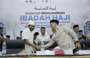 Lepas JCH Aceh Kloter I, Mualem: Hadapi Persoalan dengan Sabar