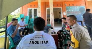 Babinsa dan Bhabinkamtibmas Melaksanakan Komunikasi Sosial Bersama Perangkat Gampong Anoi Itam Bahas Kemajuan Desa