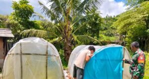 Babinsa Koramil 02/Sukakarya Dampingi Warga Binaan Lakukan Uji Coba Pembuatan Garam Ramah Lingkungan di Gampong Kuta Timu