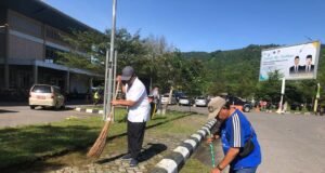 Jum’at Bersih: Kepala BPKS Beserta Karyawan Bergotong Royong Bersihkan Lingkungan Pelabuhan Penyeberangan Di Balohan Sabang