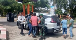 Babinsa Koramil 01/Sukajaya Bantu Evakuasi Korban Laka Lantas di Jurong Bypass Sabang