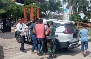 Babinsa Koramil 01/Sukajaya Bantu Evakuasi Korban Laka Lantas di Jurong Bypass Sabang