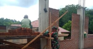 Babinsa 06 Gampong Kuta Timu Bantu Warga Bangun Homestay di Jurong Perikanan