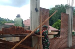 Babinsa 06 Gampong Kuta Timu Bantu Warga Bangun Homestay di Jurong Perikanan