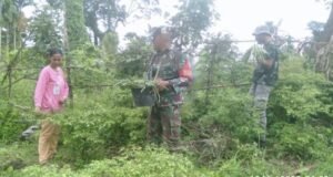 Babinsa Koramil 02/Sukakarya Dampingi Petani Panen Kacang Panjang dan Cabai di Gampong Krueng Raya