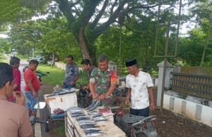 Babinsa Koramil 01/Sukajaya Pantau Harga Jual Ikan Segar di Gampong Cot Abeuk
