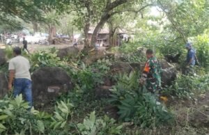 Babinsa Koramil 02/Sukakarya Kodim 0112/Sabang Bersama Warga Gampong Iboih Laksanakan Gotong Royong Jelang Kenduri Laot