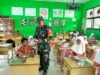 Babinsa Gampong Koramil 02/Sukakarya Dampingi Kegiatan Makan Bergizi Anak-Anak SDN 03 Sabang