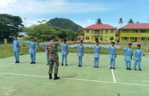 Babinsa Koramil 01/Sukajaya Latih PBB Murid SMPN 9 Cot Abeuk