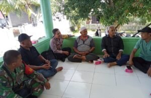 Jalin Kedekatan Dengan Warga, Babinsa Koramil 01/Sukajaya Laksanakan Komunikasi Sosial di Jurong Pasi