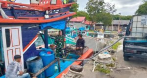 Babinsa Koramil 02/Sukakarya Laksanakan Komsos Bersama Warga Nelayan di Gampong Kuta Timu