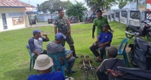 Bangun Kedekatan Dengan Masyarakat Babinsa Koramil 01/Sukajaya Laksanakan Komunikasi Sosial di Jurong Pante Jaya