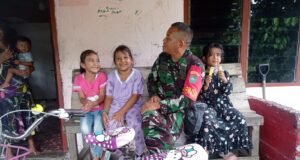 Liburan Sekolah, Babinsa Keuneukai Ajak Anak-Anak Tetap Semangat Belajar Sambil Bermain