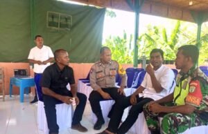 Pererat Silaturahmi dan Jaga Kamtibmas Babinsa Koramil 01/Sukajaya dan Bhabinkamtibmas Gelar Komunikasi Sosial di Gampong Paya