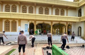 Bhakti Sosial Sambut HUT Bhayangkara di Masjid Jami’ Syuhada Balohan