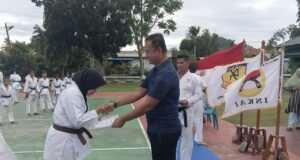 Ketua Dojo Inkai Kodim 0112/Sabang, Letkol Kav Edi Purwanto, S.I.P., Serahkan Ijazah/Sertifikat Kepada 60 Kohai yang Telah Lulus Ujian Karate Semester Ganjil 2025