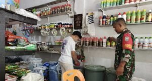 Babinsa Koramil 02/Sukakarya Laksanakan Pengecekan Ketersediaan Kebutuhan Pertanian di UD. Sepakat Tani