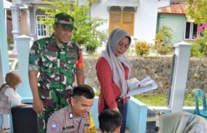 Babinsa Koramil 02/Sukakarya dan Bhabinkamtibmas Dampingi Pelaksanaan Posyandu di Gampong Kuta Timu