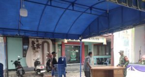 Babinsa Gampong Kuta Ateuh Turut Serta Bantu Persiapan Acara Festival Anak Sholeh Indonesia 2025 di Desa Binaan