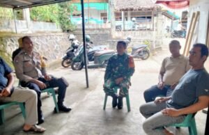 Babinsa Koramil 02/Sukakarya Lakukan Komsos di Gampong Aneuk Laot, Ajak Warga Jaga Silaturahmi dan Keamanan Lingkungan