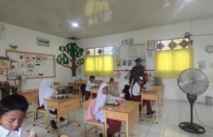 Babinsa Gampong Kuta Ateuh Pantau Kegiatan Makan Bergizi di SDN 15 Sabang