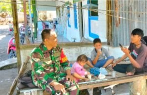 Babinsa Koramil 02/Sukakarya Laksanakan Komsos Bangun Kepercayaan dan Kemitraan di Wilayah Binaan