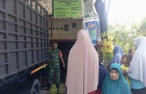 Babinsa Koramil 01/Sukajaya Memonitor Penyaluran Gas Elpiji 3 Kg Bersubsidi di Gampong Cot Abeuk